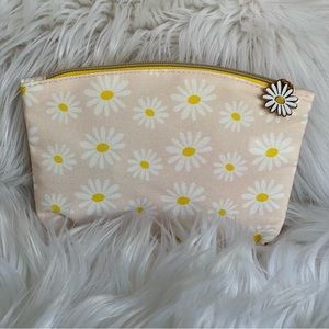 IPSY | BRAND NEW | SPRING DAISY GLAM BAG